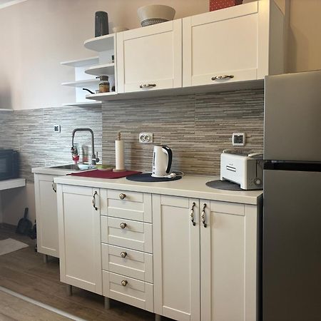 Red Square Apartment Pirot Exterior photo
